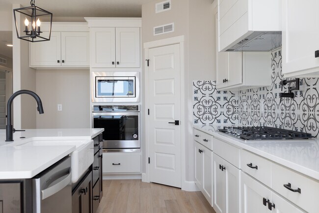 401 Pagget Ave unit 36472088, Winlock, WA 98596 - photo 3