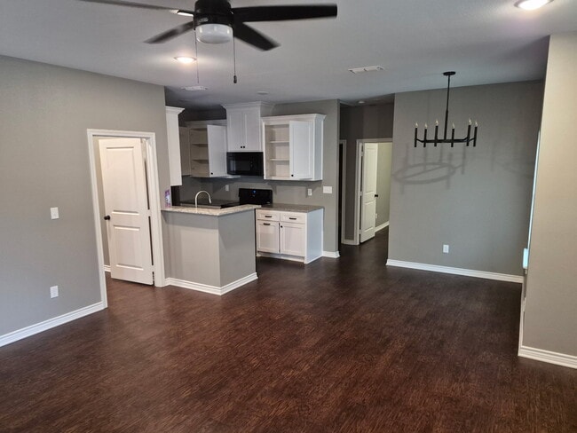 958 N Marshall St, Henderson, TX 75652 - photo 2