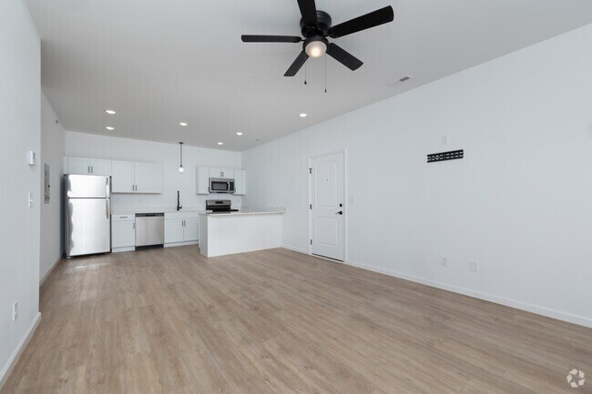 1BR, 1BA - Dining/Living
