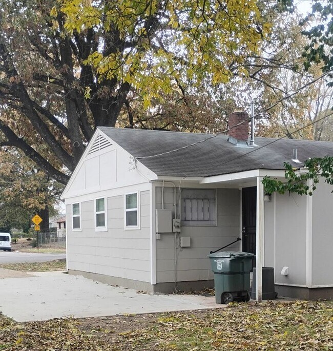 3436 W Horn Lake Rd, Memphis, TN 38109 - photo 2