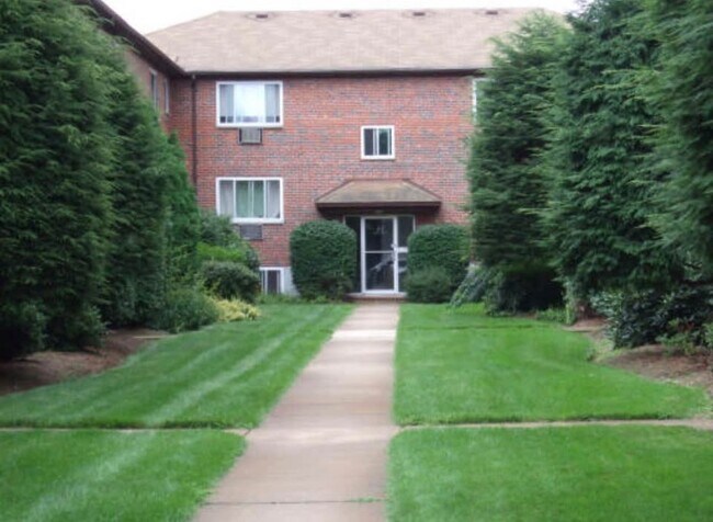 8 Bryon Rd unit 1, Chestnut Hill, MA 02467 - photo 7