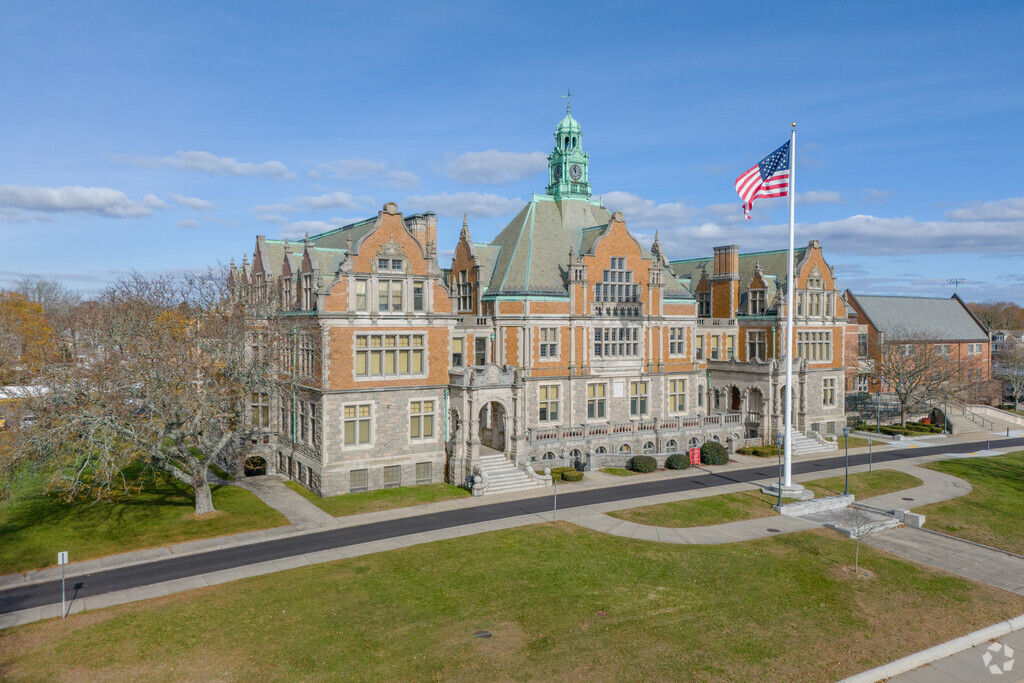 The Fairhaven High School is located in the Oxford neighborhood of Fairhaven Massachusetts.