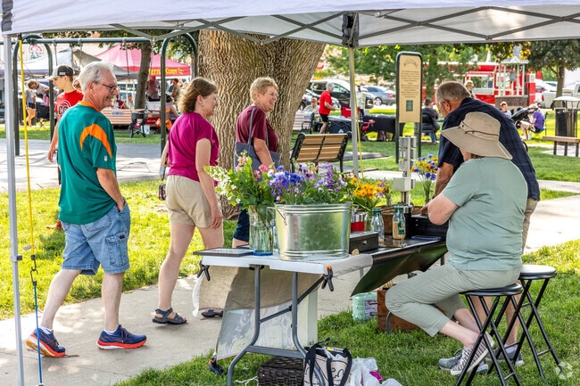 Vendors at Polk City Farmers Market offer beautiful flowers and seasonal arrangements.