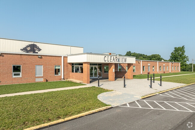 Clearview Elementary School has 307 students in grades K-6 with a student-teacher ratio of 13:1.