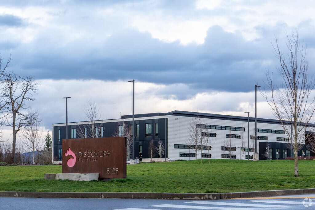 Signage welcomes you at the entry way of Discovery High School.