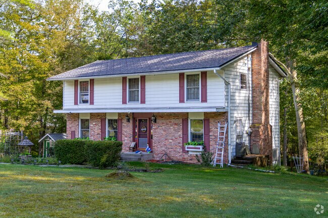 Split-level single-family homes are popular in Zena, NY.