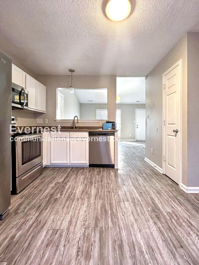 2721 Fairstone Ave, Charlotte, NC 28269 - photo 2