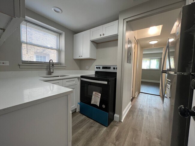 6021 N Fairfield Ave unit 6021, Chicago, IL 60659 - photo 6