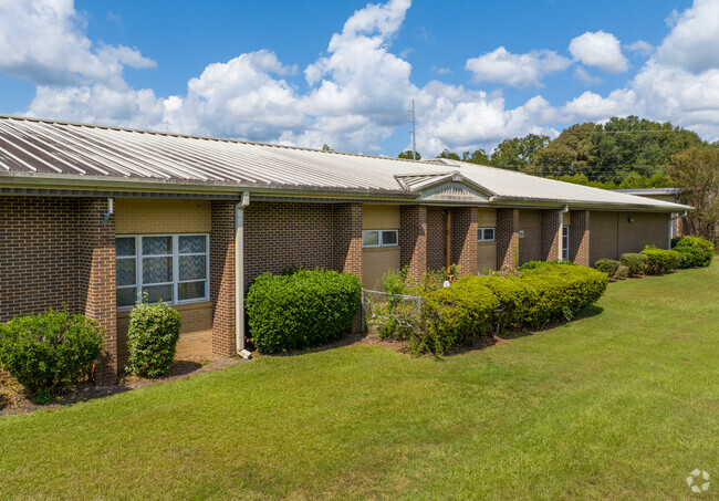 Millbrook Middle Jr High School has 1,236 students in grades PK, 5th through 8th.