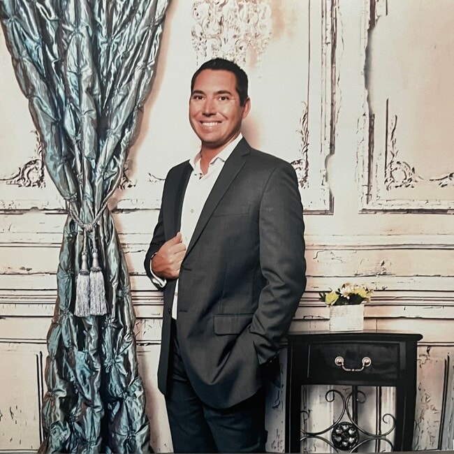 Agent Photo