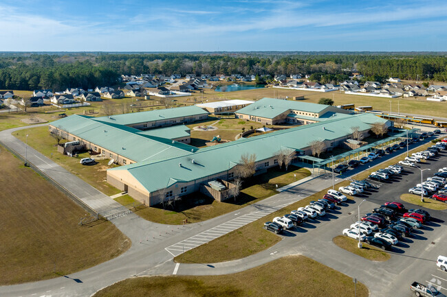 Pee Dee Elementary School is centrally located near residential neighborhoods.