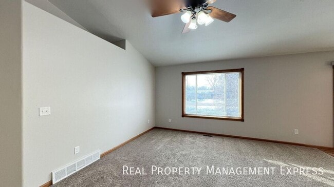 3207 N Aurora Ave, Sioux Falls, SD 57107 - photo 5