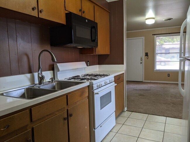 1911 Orman St, Bryan, TX 77801 - photo 6