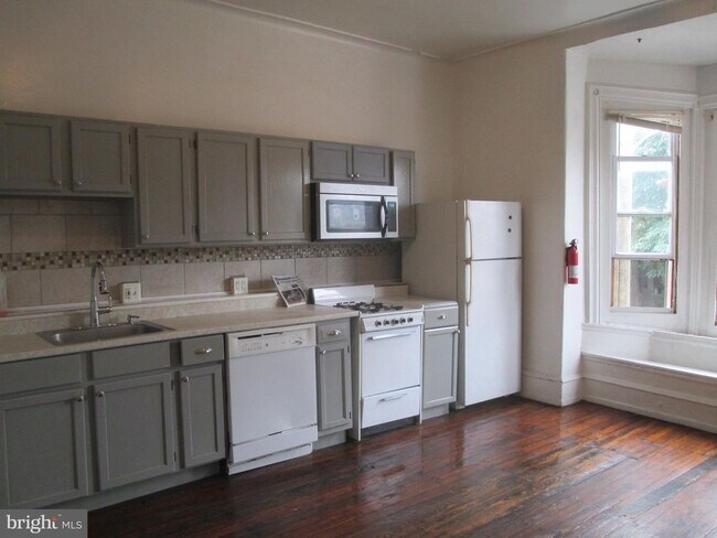 3839 Hamilton St unit 3, Philadelphia, PA 19104 - photo 3