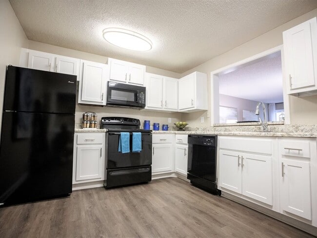 Avenues at Holcomb Bridge, Peachtree Corners, GA 30092 - photo 4