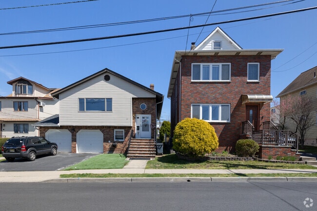 Garfield’s homes offer a blend of Colonial, duplex, and townhome designs.