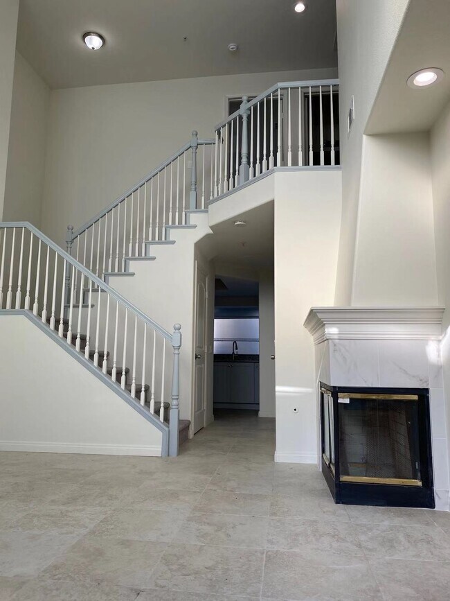 809 W Duarte Rd unit C, Monrovia, CA 91016 - photo 3