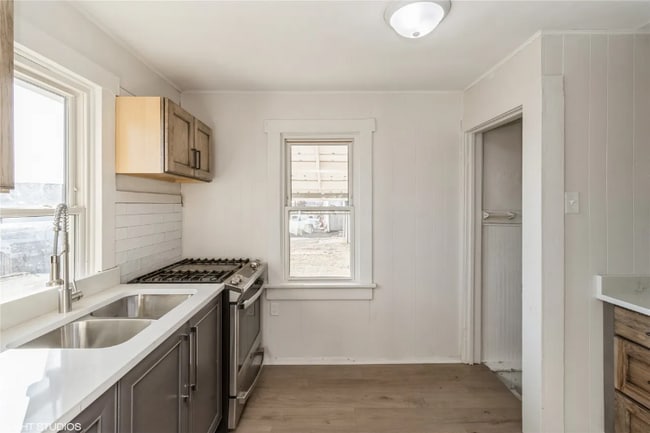 1921 Logan Ave, Des Moines, IA 50316 - photo 7