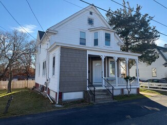 12 Winthrop St, Cranston, RI 02910