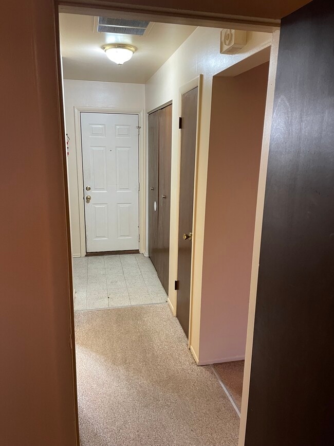 17650 Palmer St unit One story building, Melvindale, MI 48122 - photo 5