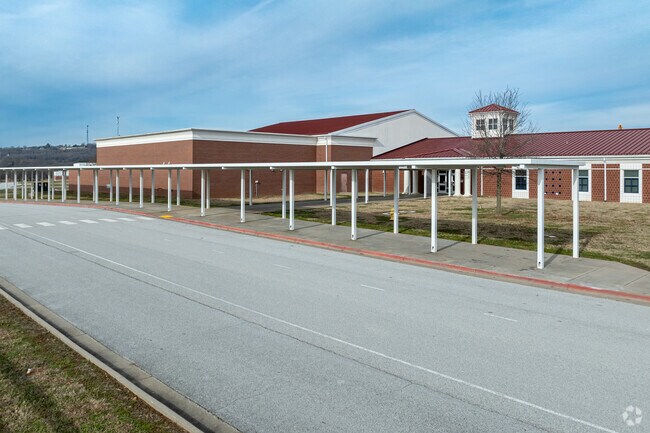 Sonora Elementary School has 636 students in pre-kindergarten through fifth grade.