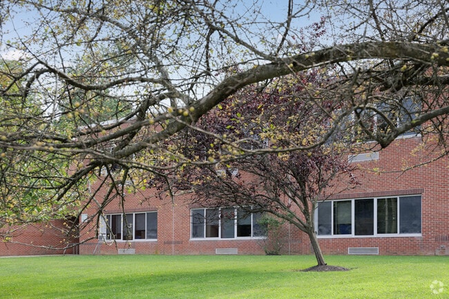 Upper Nyack School has a student-teacher ratio of 11 to 1.