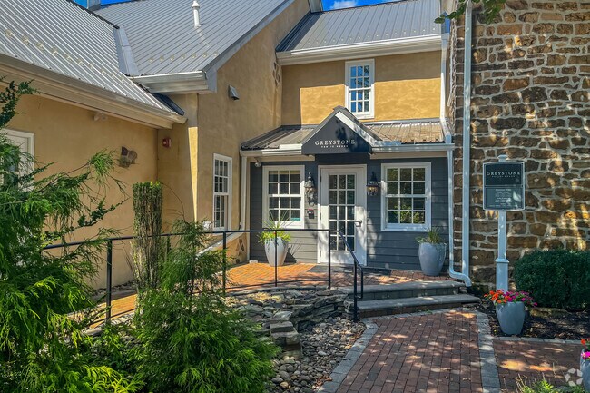 Italian Delight serves classic pasta and pizza in Colonial Park neighborhood.