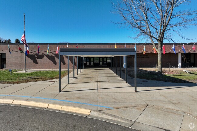 Diamond Path Elementary has earned a grade of A- from Niche.