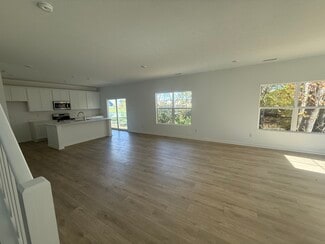 1521 N Clearwater Dr, Greenfield, IN 46140