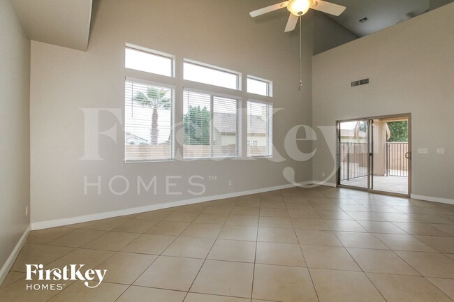 15809 N 156th Ct, Surprise, AZ 85374 - photo 2