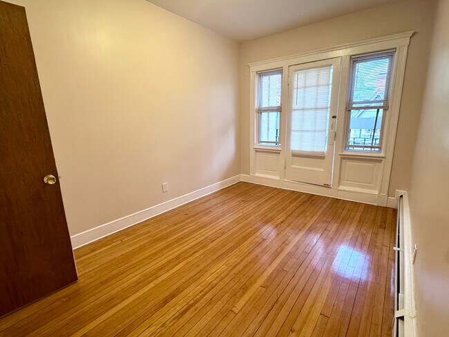 164 Winthrop Rd unit 3, Brookline, MA 02445 - photo 6