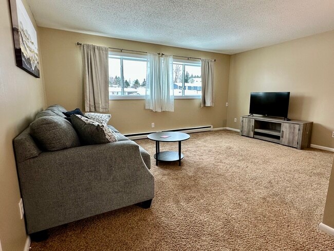 3329 Mahoney Dr, Traverse City, MI 49696 - photo 2