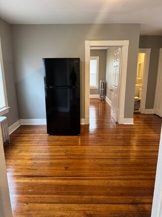 61 Johnson St Unit 1 Left, Springfield, MA 01108