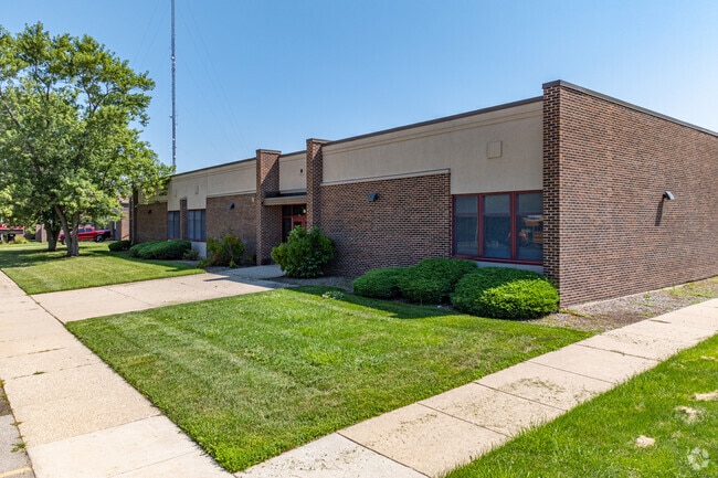 Fairmont School is located at 735 Green Garden PL. Lockport, IL. 60441.