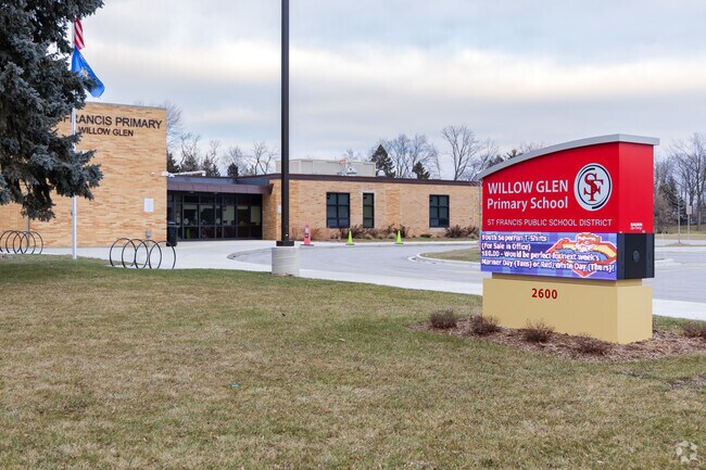 Willow Glen is a great public school option in St. Francis, WI.