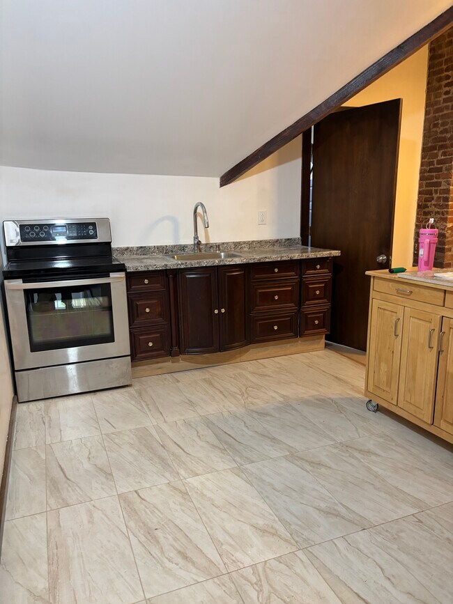 115 Everett St unit 115 Everett Street, Stratford, CT 06615 - photo 3