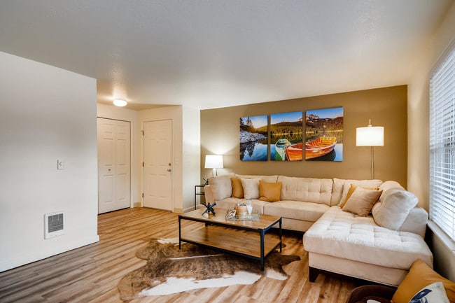 Sunnyside Village Apartments, Clackamas, OR 97015 - photo 2
