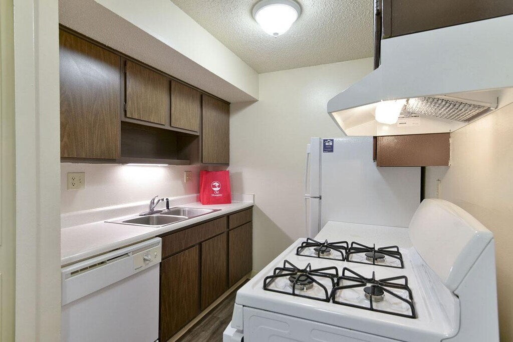 Old Monterey Apartments 3108 S Jefferson Ave, Springfield, MO