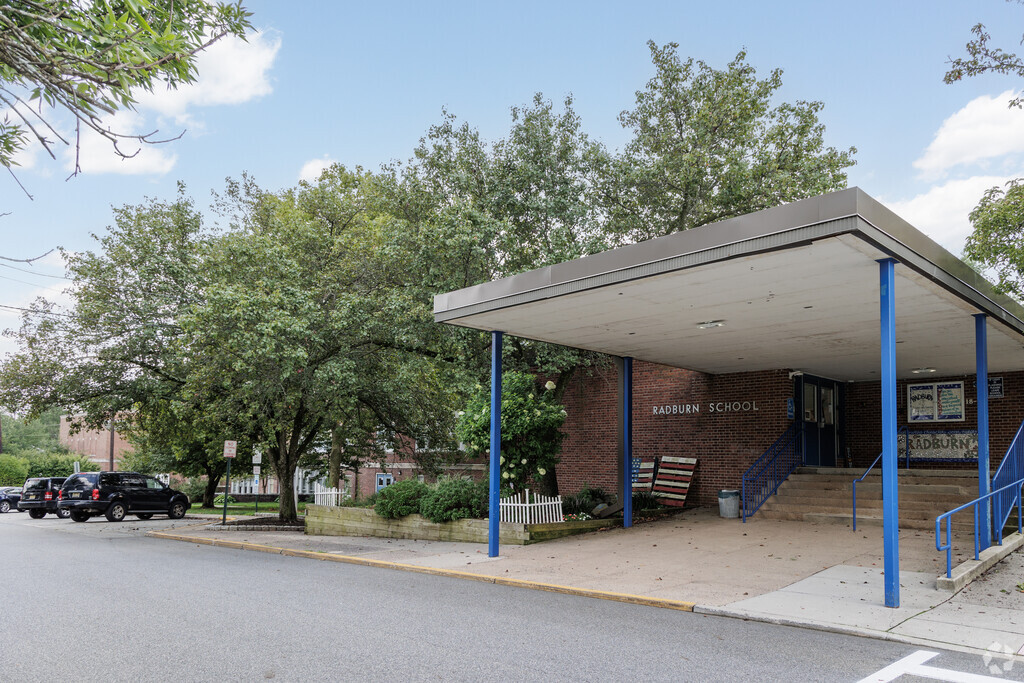Radburn Elementary School is a highly rated, public school located in Fair Lawn, NJ.