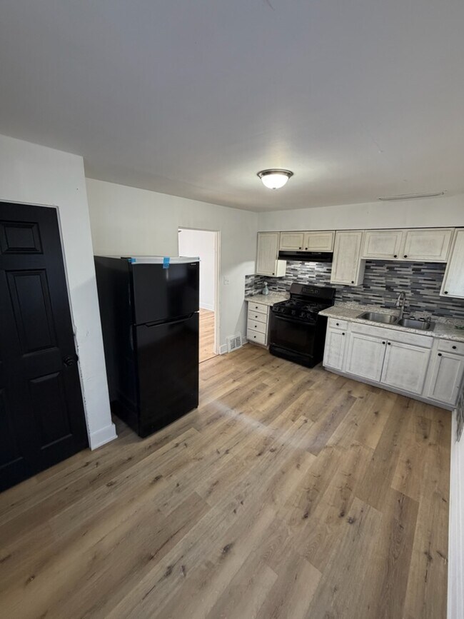 828 E 35th Place, Gary, IN 46409 - photo 2