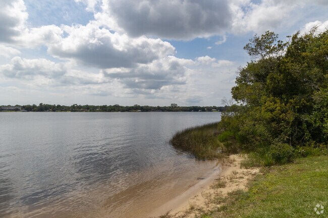 You're never far from the waterline in Holley, FL.