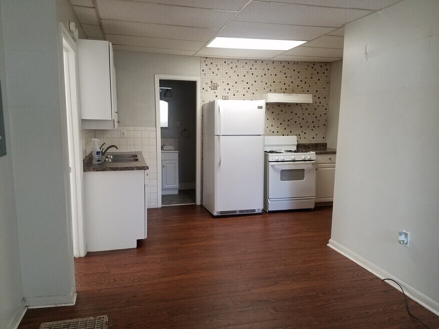 444 E Main St unit 444 APT, Newark, OH 43055 - photo 1