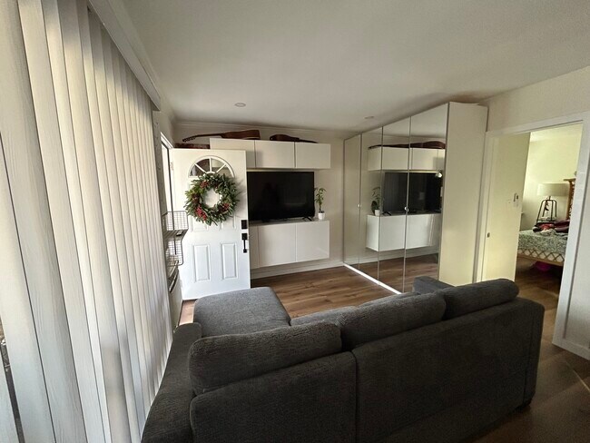 1316 N Hollywood Way unit B, Burbank, CA 91505 - photo 5