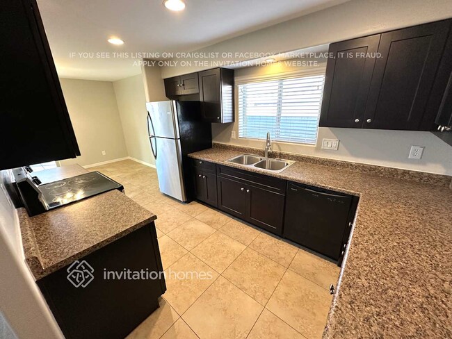 8122 S 2nd Dr, Phoenix, AZ 85041 - photo 5