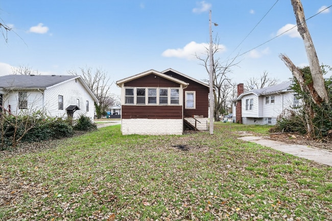 830 N 83rd St, East Saint Louis, IL 62203 - photo 3