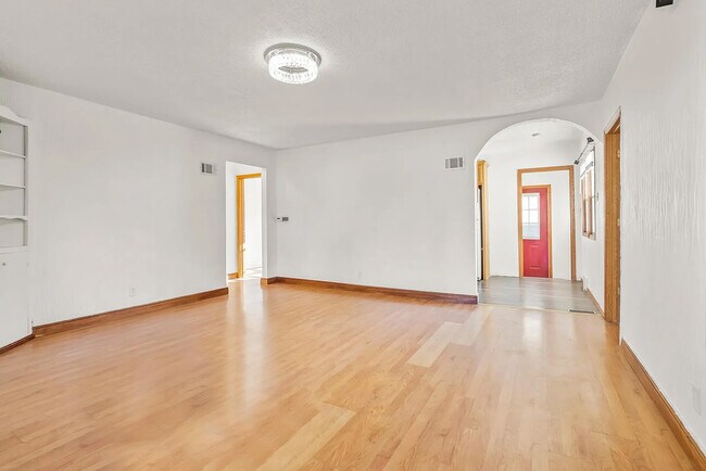 1520 W 9th St, Waterloo, IA 50702 - photo 6