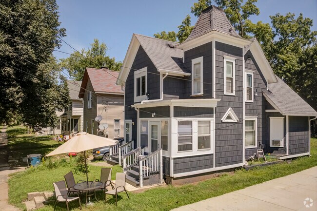 Owners take great pride in maintaining their homes in Flat Iron.