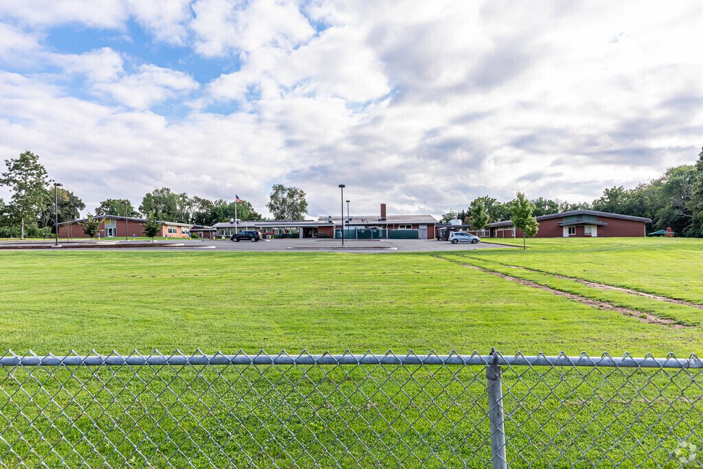 Coventry Grammar School has 328 students in grades Pre-K through two.