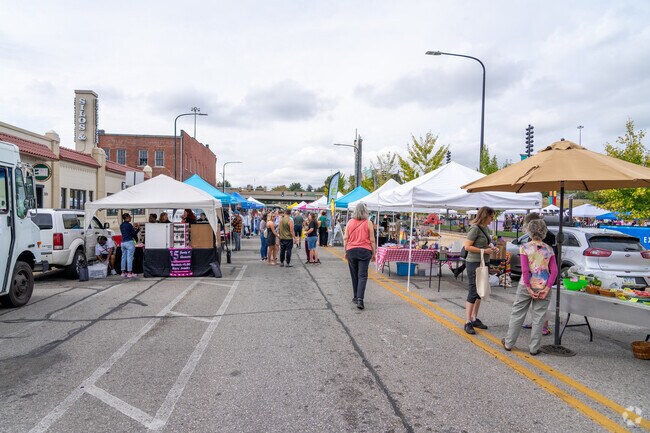 Spend Saturday mornings browsing local crafts in the heart of downtown Waterloo.