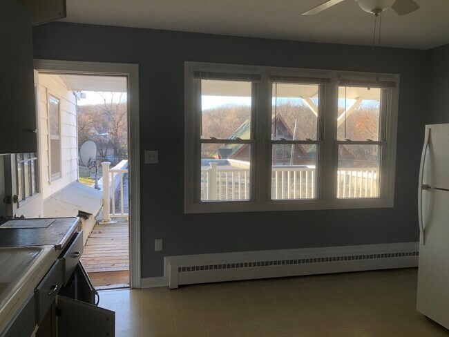 545 Valley View Dr unit One Bedroom Apartmen, Fontana-On-geneva Lake, WI 53125 - photo 3